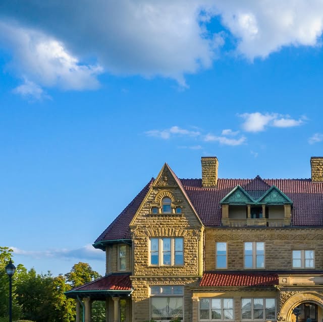 Spring break plans: explore college campuses ✔️ Visit our Fort Wayne campus  and see why Saint Francis is ranked as the #1 best value college in the  area by @nichesocial! 💙🤍 If